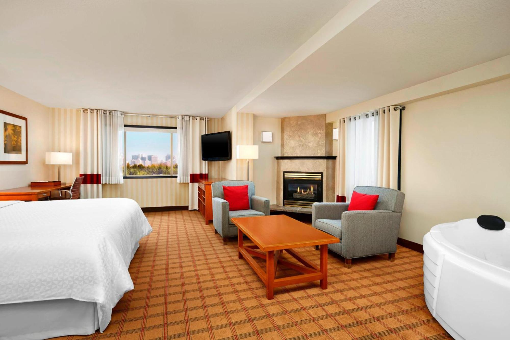 Four Points By Sheraton Edmonton South Zewnętrze zdjęcie